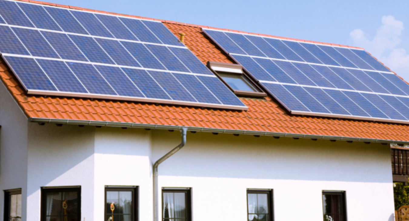 Can Solar Panels Help Homes Cope with Rising Electricity Demand in the UK?